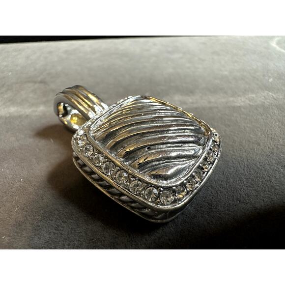 Silver tone rhinestone magnetic cable style pendant - Picture 3 of 10